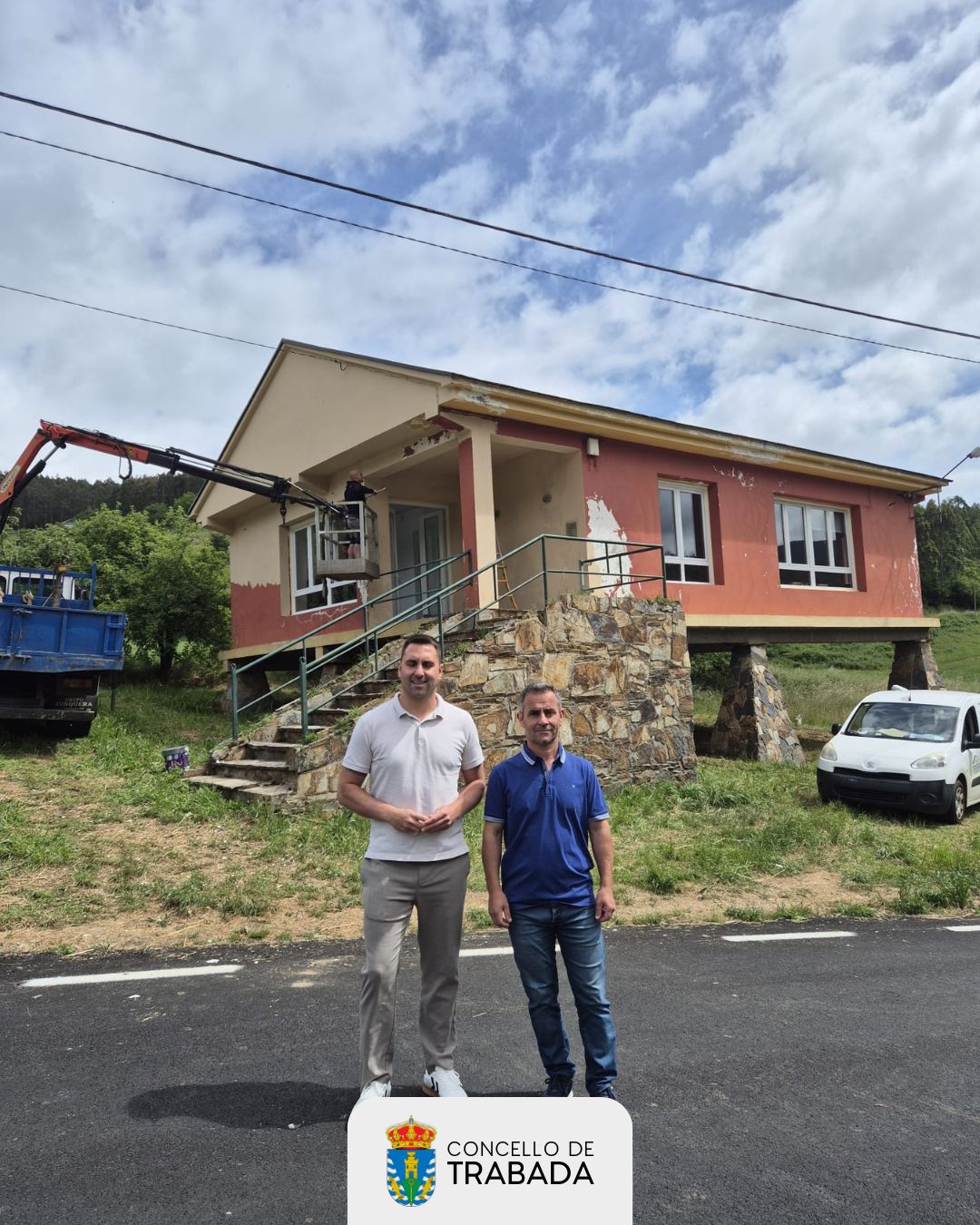 Comezan as obras de mellora exterior no teleclub de Vilaformán